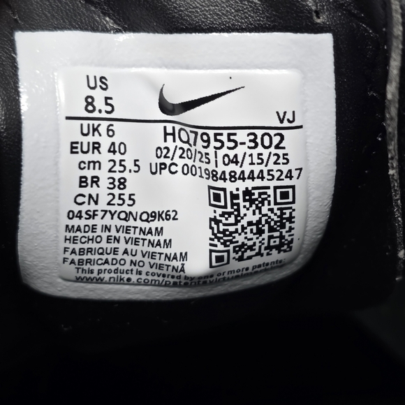 Athletic_Shoes
